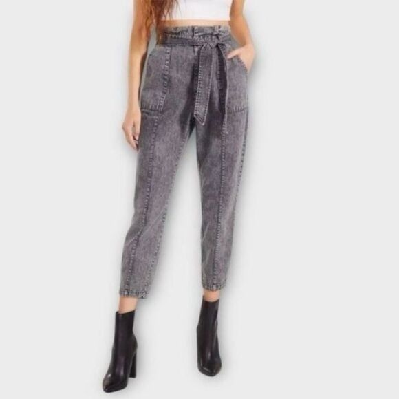 BB DAKOTA High Rise Paperbag Waist Cropped Jeans in Washed Black Women’s Size 6 - Picture 1 of 7